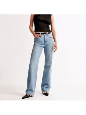 A& F The 90s relaxed Jean in High Rise Medium Light Wash Size 4 Regular